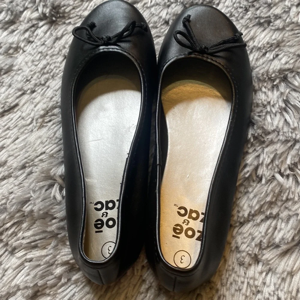 Zoe & Zac Black Ballerina Slip On Flats Girl’s Size 3 Excellent Condition